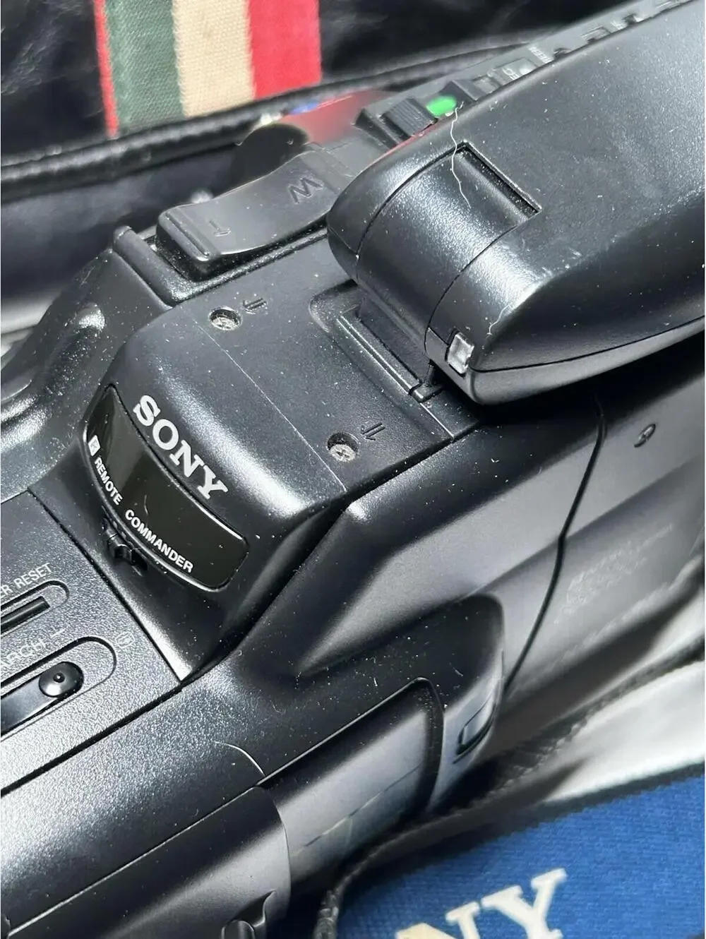 Sony CCD-F201 Handycam Camcorder With Charger And CPC Case Untested/for Repair
